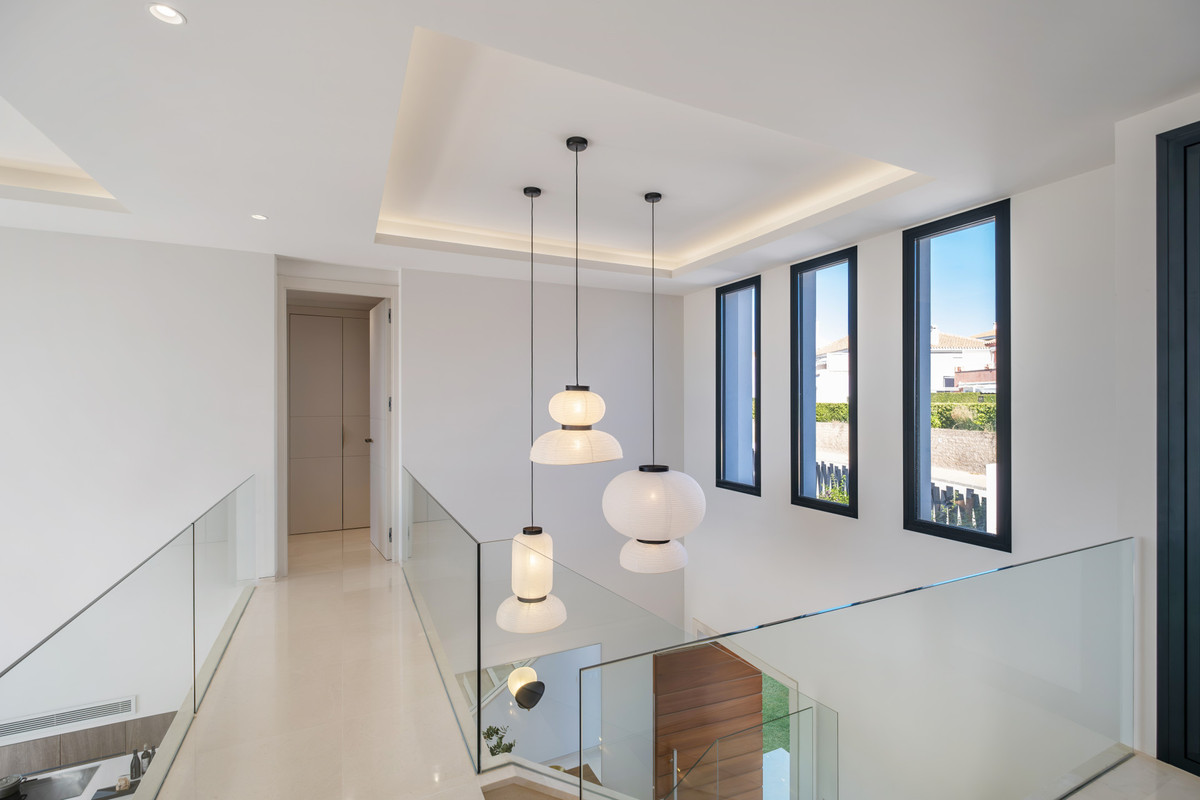 Huis te koop in El Paraiso | 6 slaapkamers H5081488