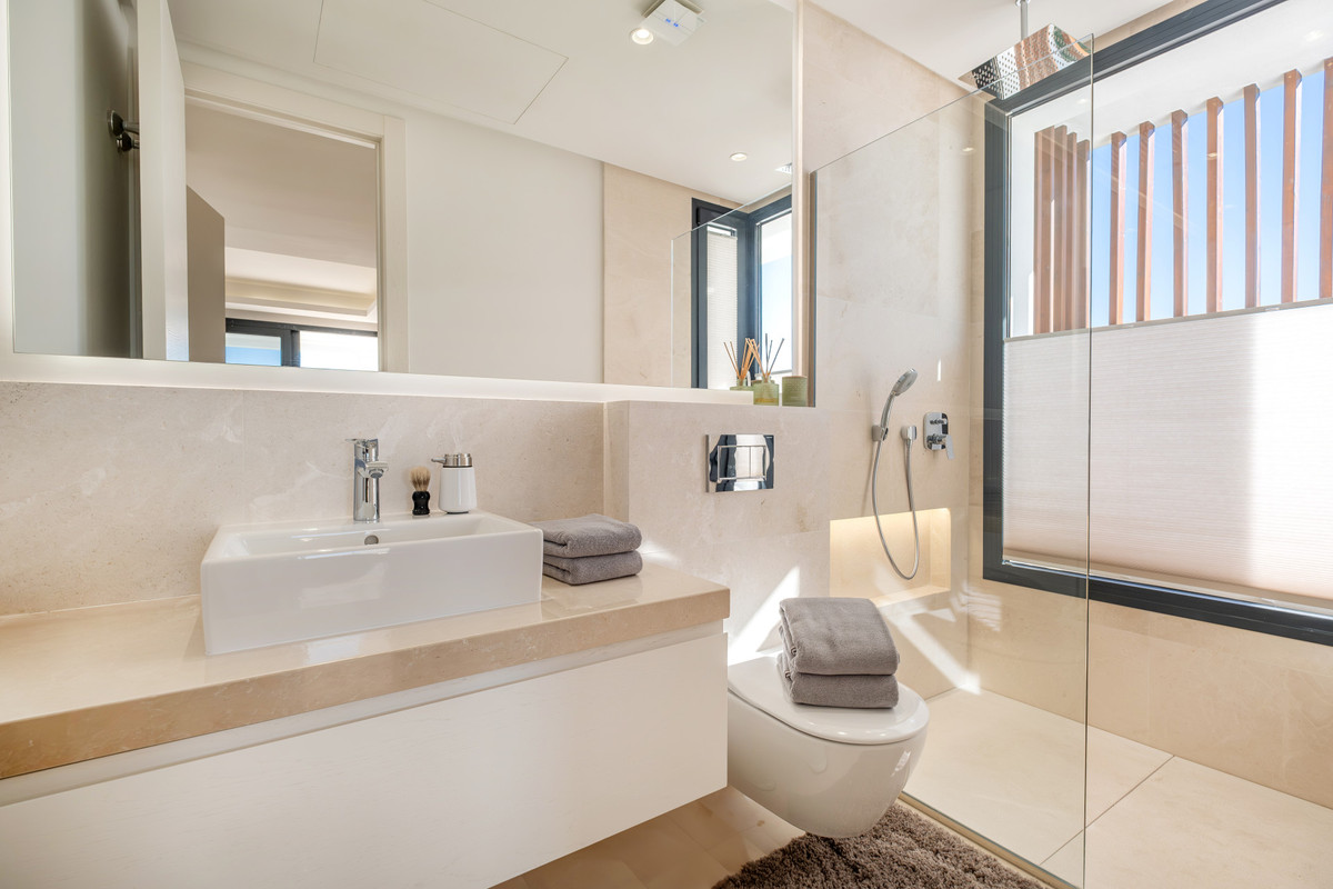 Huis te koop in El Paraiso | 6 slaapkamers H5081488