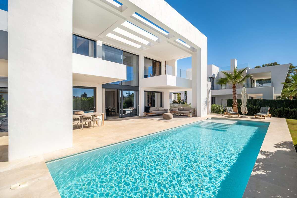 Huis te koop in El Paraiso | 6 slaapkamers H5081488