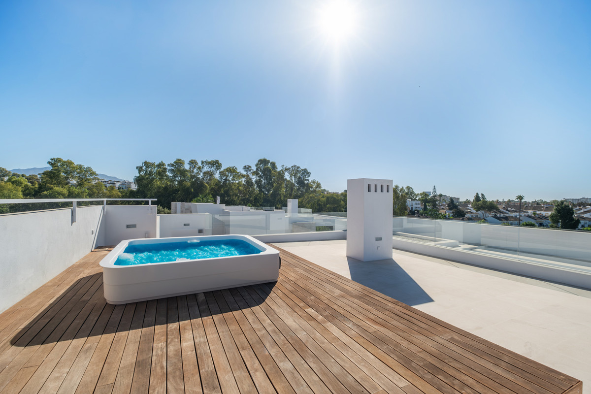 Huis te koop in El Paraiso | 6 slaapkamers H5081488