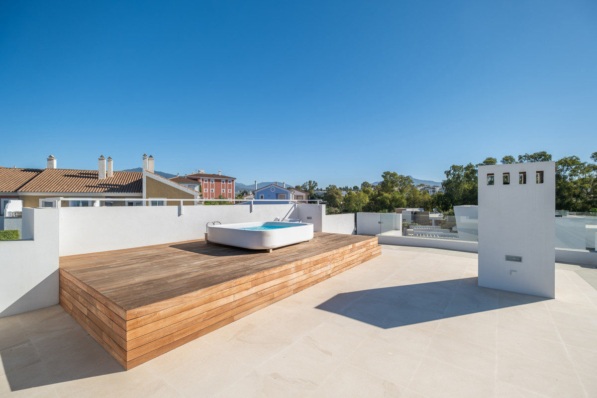 Huis te koop in El Paraiso | 6 slaapkamers H5081488