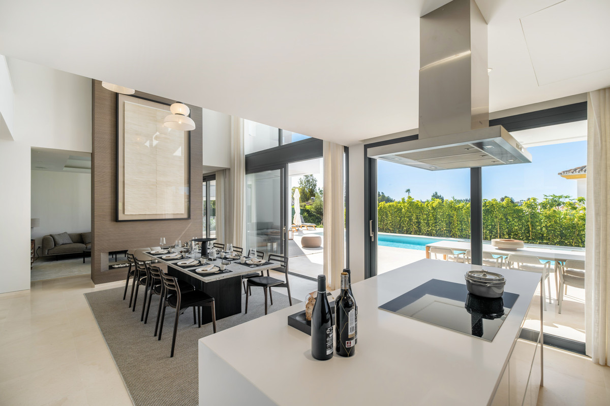 Huis te koop in El Paraiso | 6 slaapkamers H5081488