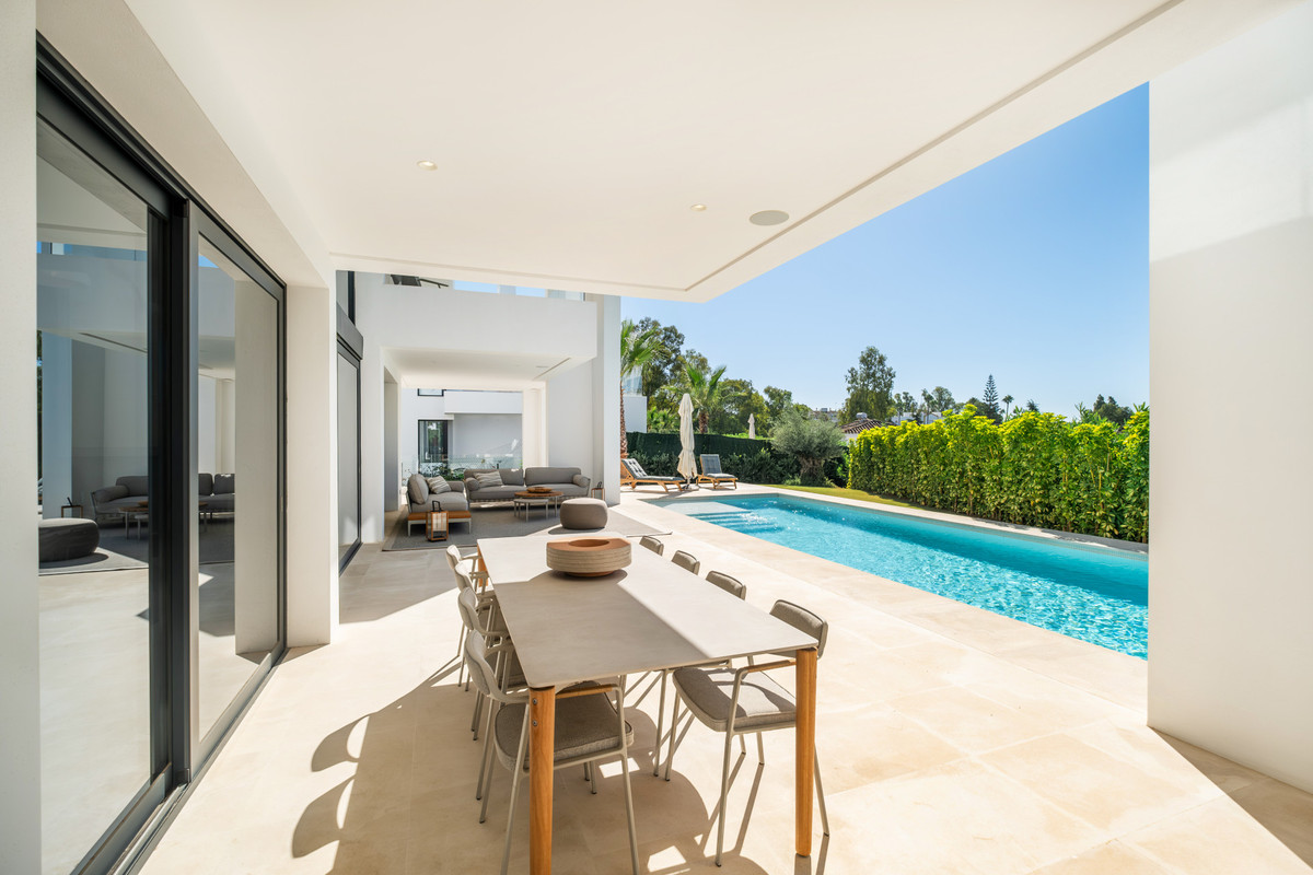 Huis te koop in El Paraiso | 6 slaapkamers H5081488