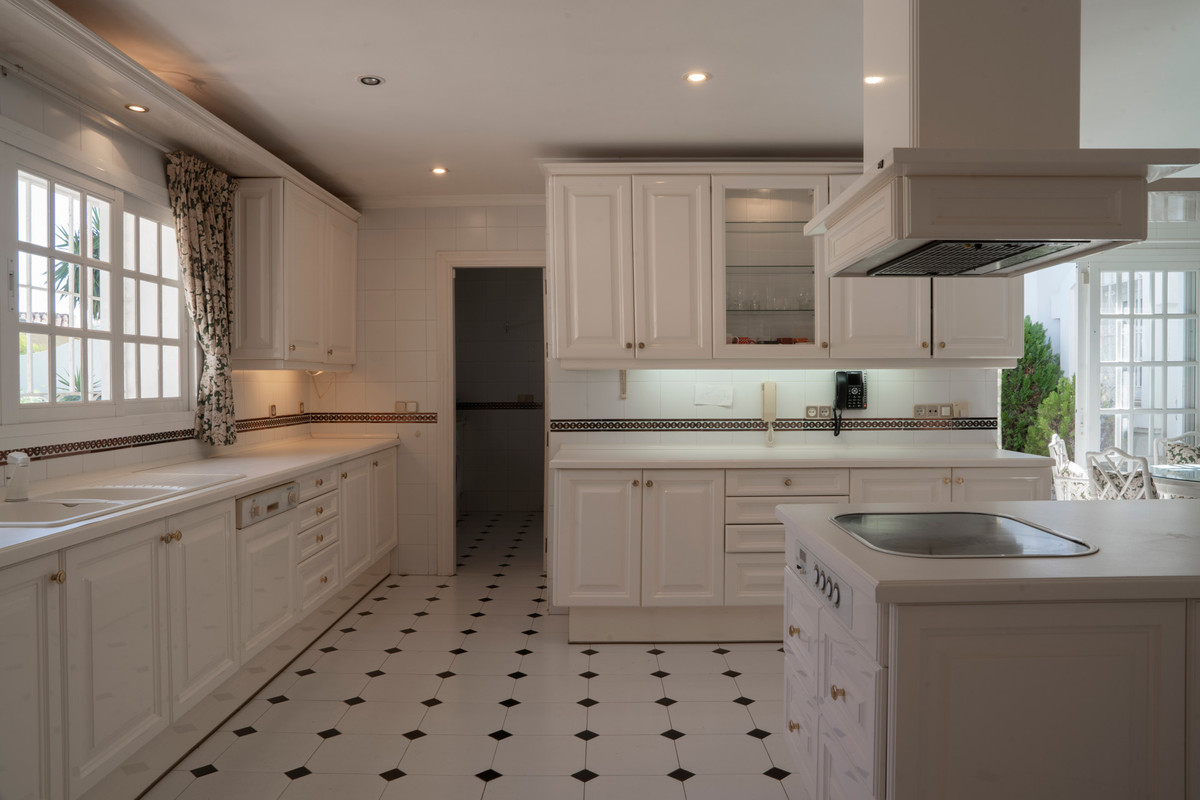 Huis te koop in El Paraiso | 4 slaapkamers H5120155