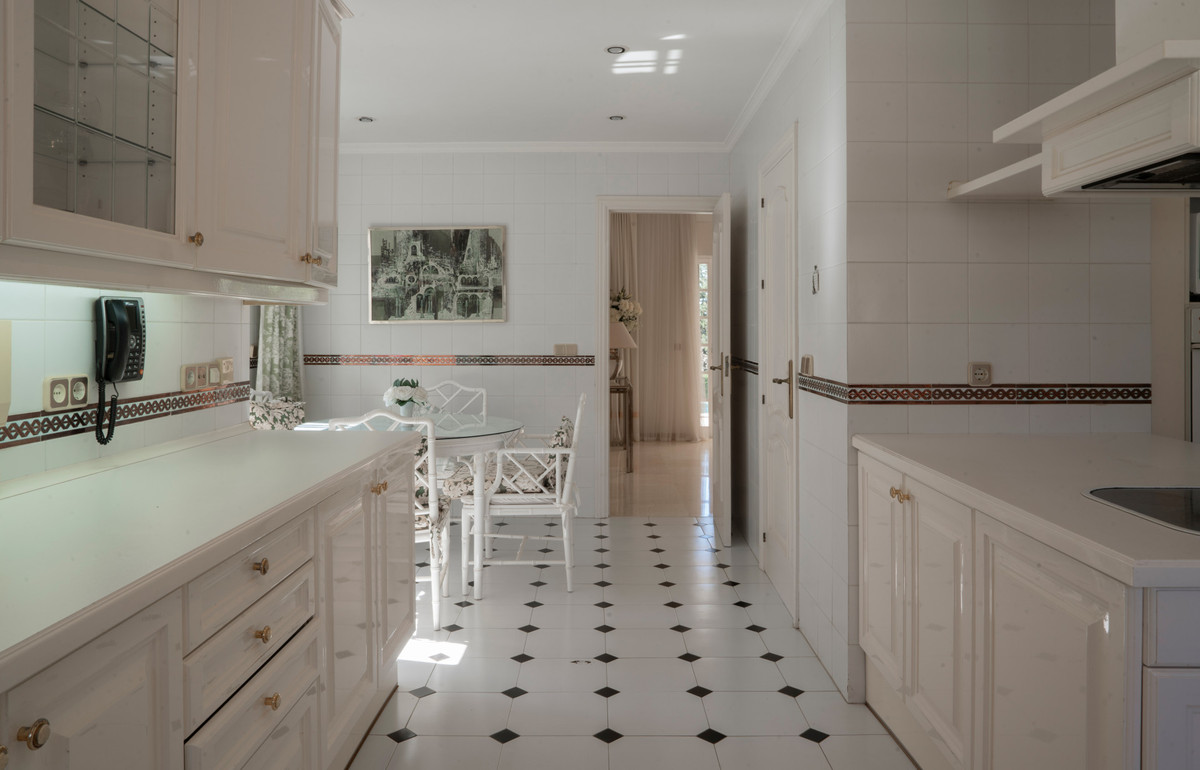 Huis te koop in El Paraiso | 4 slaapkamers H5120155