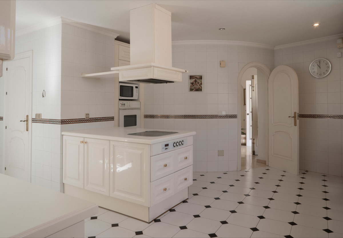 Huis te koop in El Paraiso | 4 slaapkamers H5120155