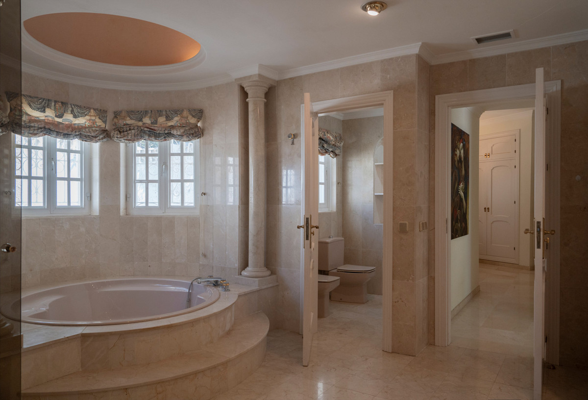 Huis te koop in El Paraiso | 4 slaapkamers H5120155
