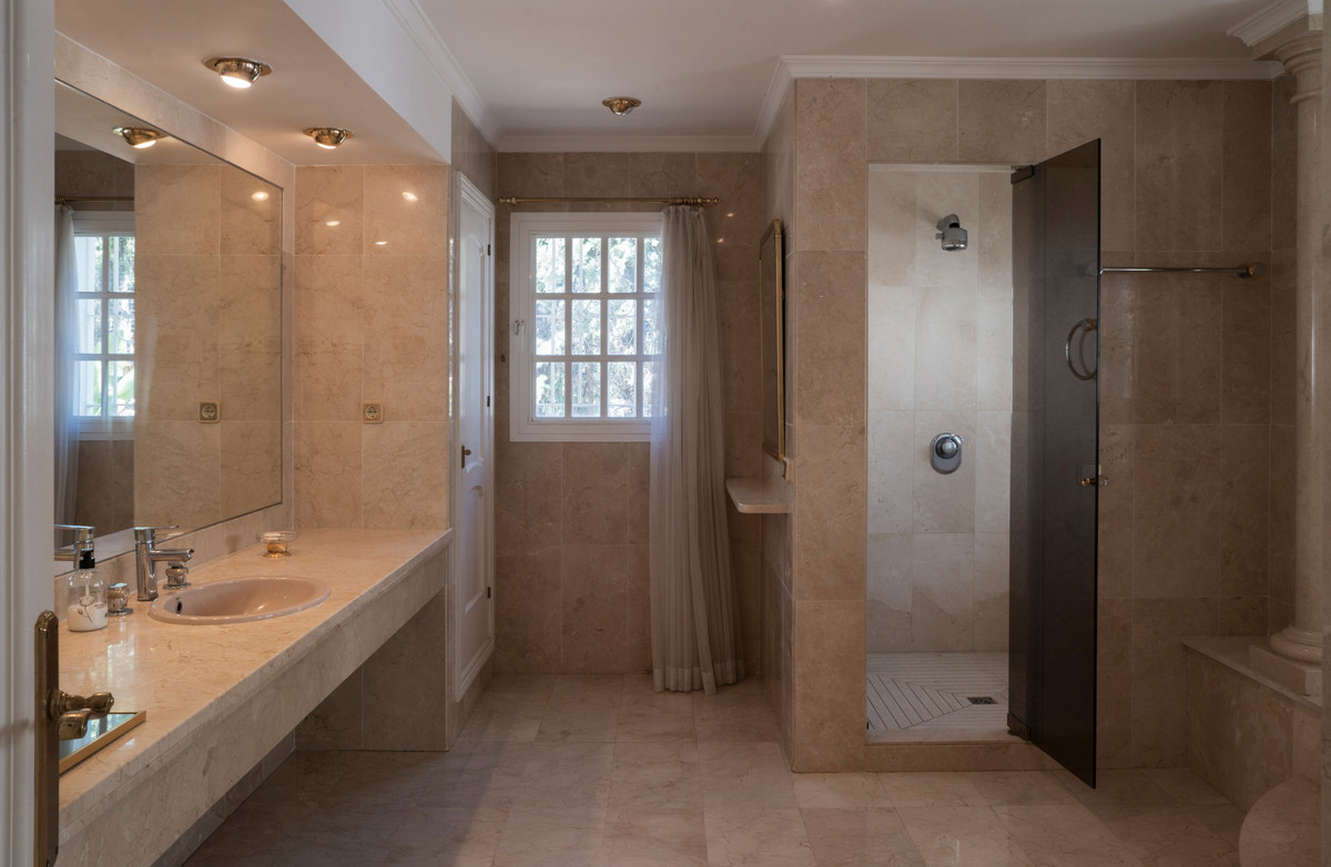 Huis te koop in El Paraiso | 4 slaapkamers H5120155