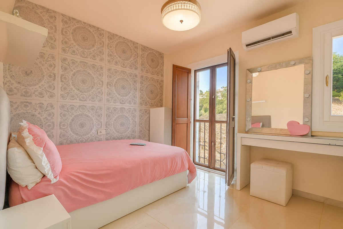 Huis te koop in El Paraiso | 4 slaapkamers H5157049