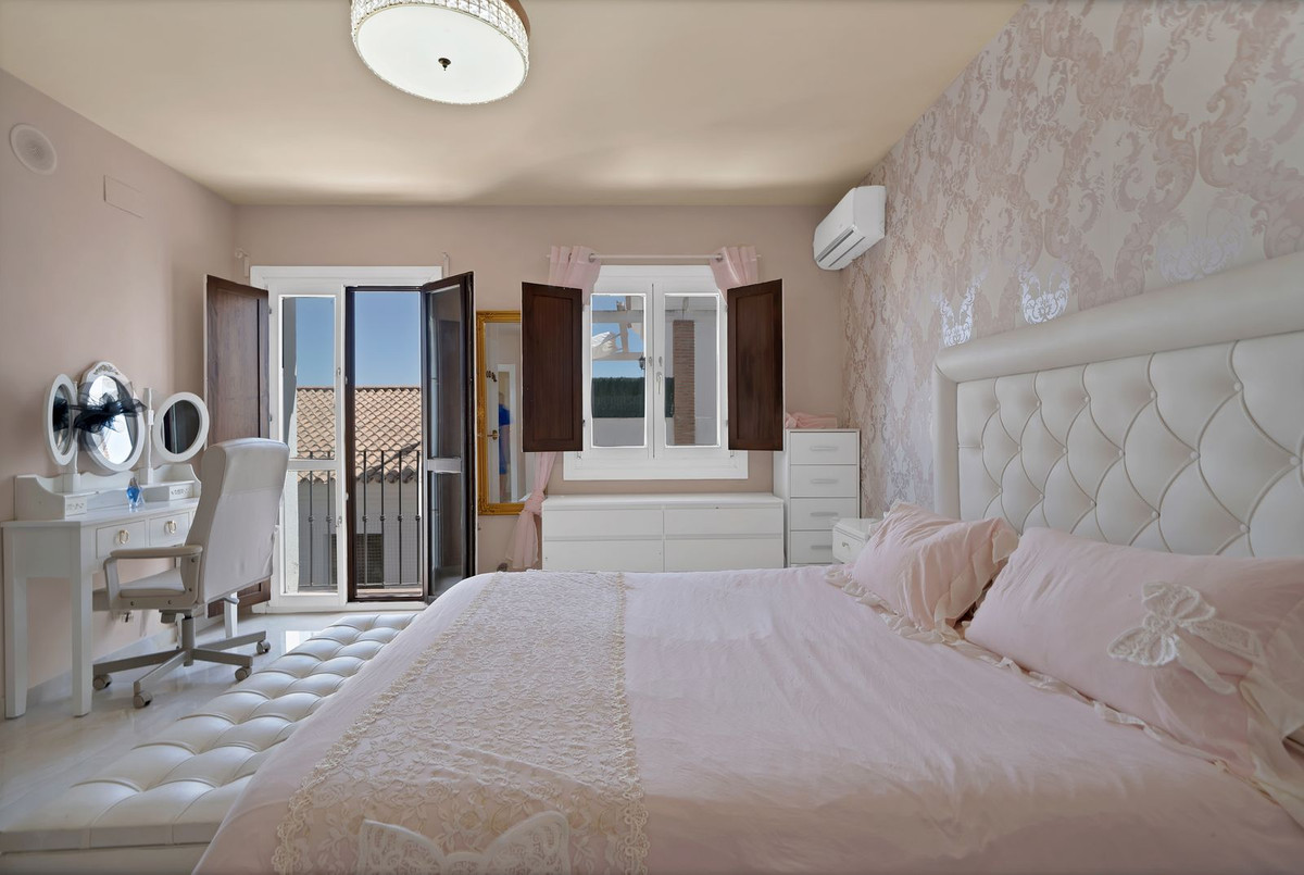 Huis te koop in El Paraiso | 4 slaapkamers H5157049