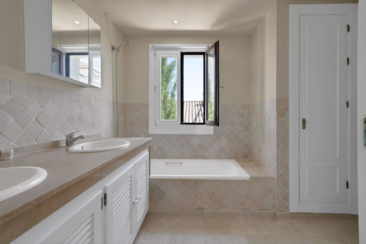 Huis te koop in El Paraiso | 4 slaapkamers H5157049