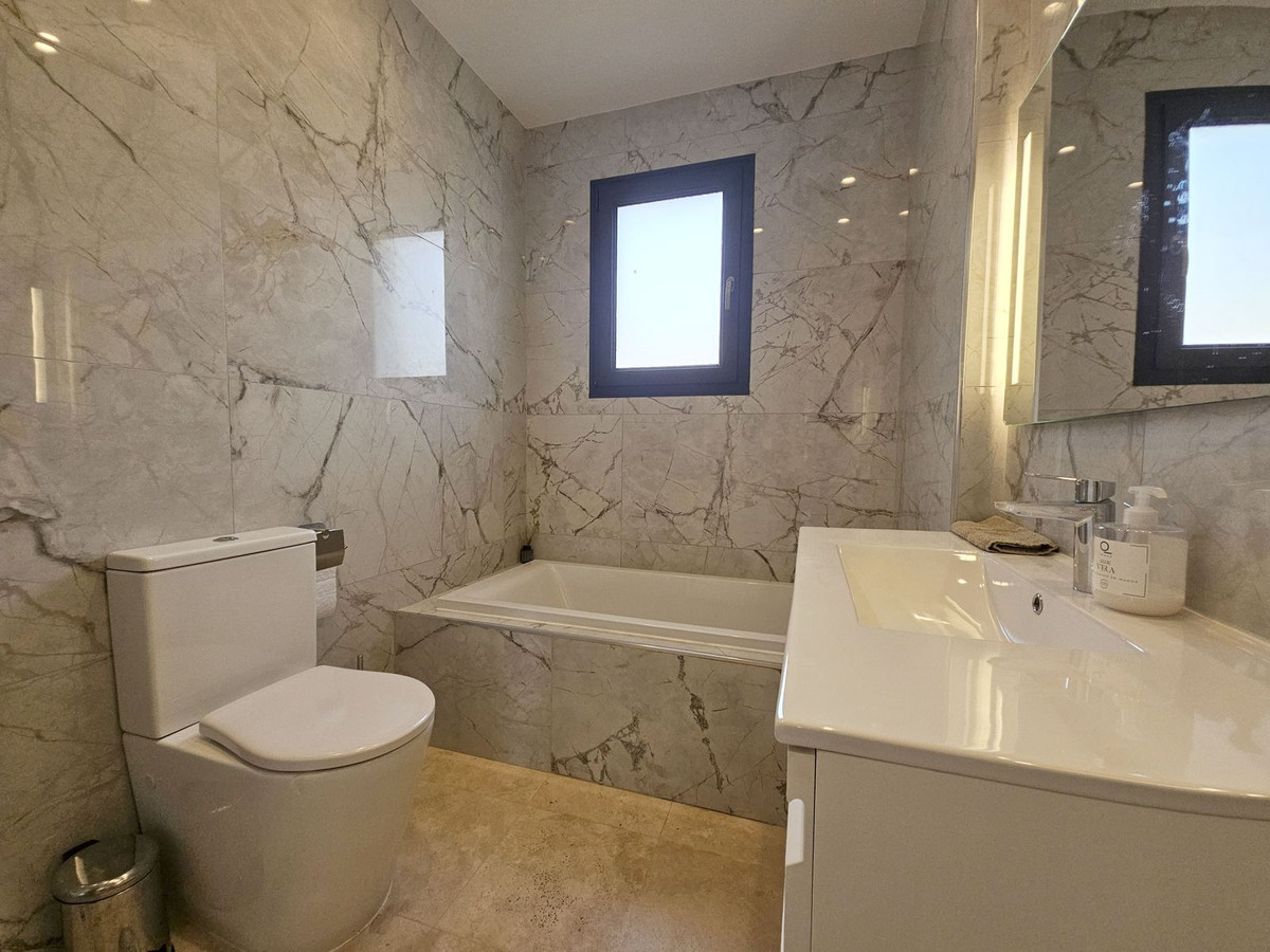 Huis te koop in El Paraiso | 4 slaapkamers H5157148