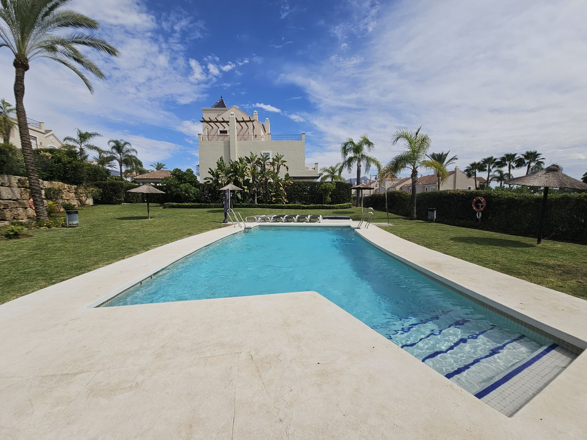 Huis te koop in El Paraiso | 4 slaapkamers H5157148
