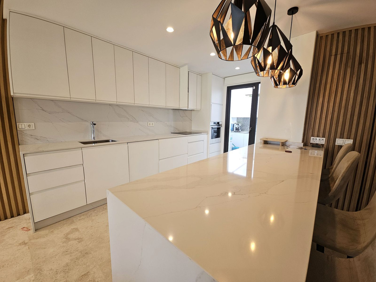 Huis te koop in El Paraiso | 4 slaapkamers H5157148