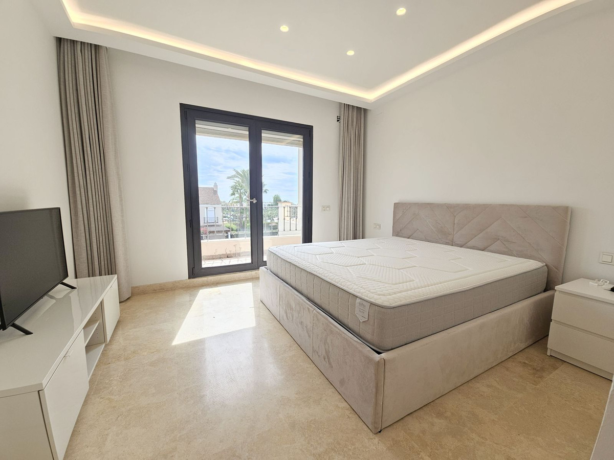 Huis te koop in El Paraiso | 4 slaapkamers H5157148
