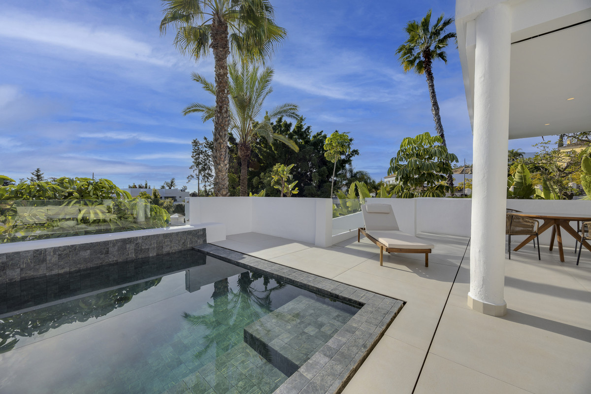 Huis te koop in El Paraiso | 4 - 5 slaapkamers H5160850