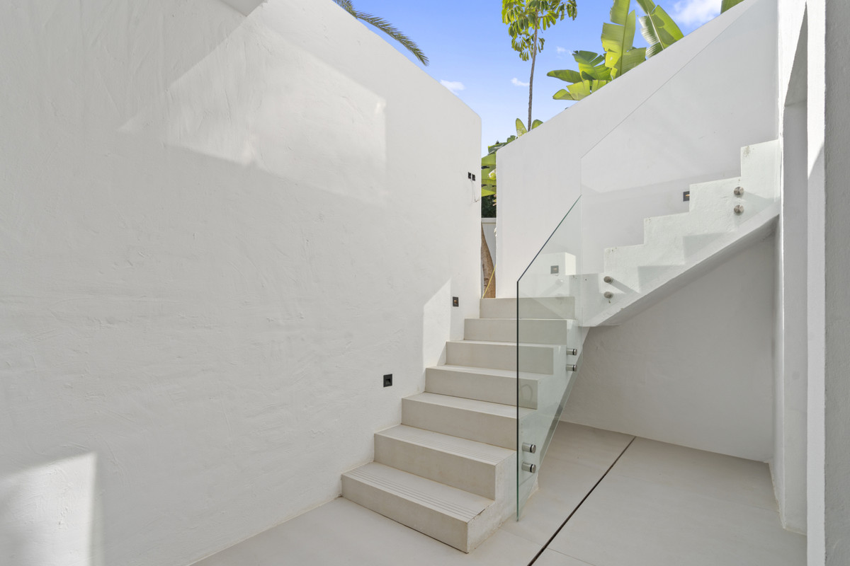 Huis te koop in El Paraiso | 4 - 5 slaapkamers H5160850