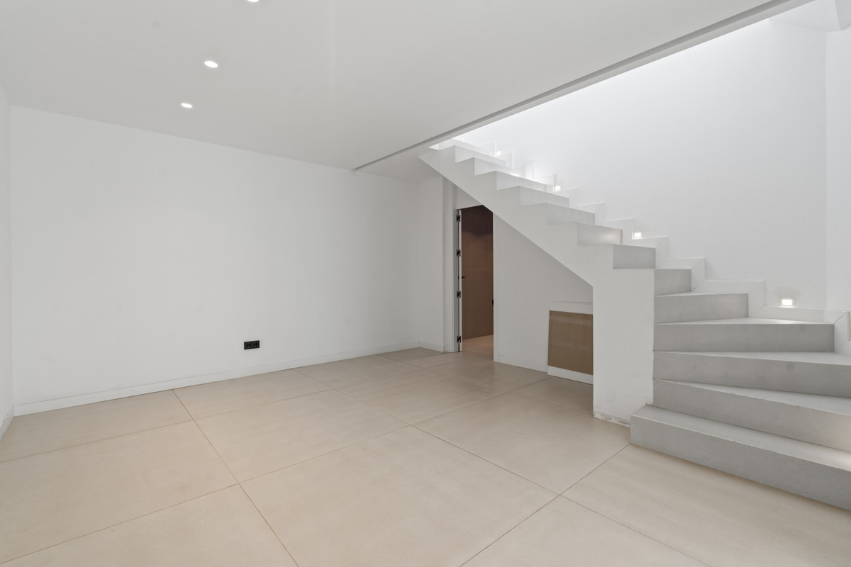 Huis te koop in El Paraiso | 4 - 5 slaapkamers H5160850
