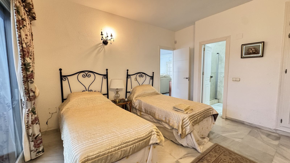 Huis te koop in El Paraiso | 4 slaapkamers H5232184