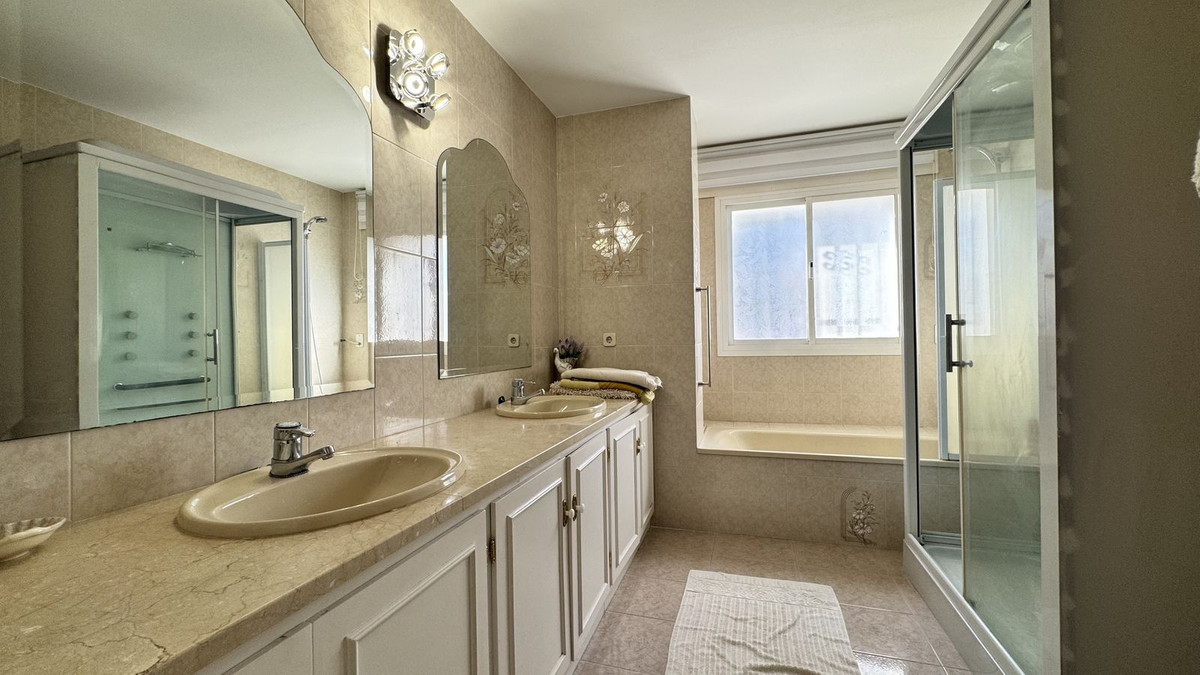 Huis te koop in El Paraiso | 4 slaapkamers H5232184