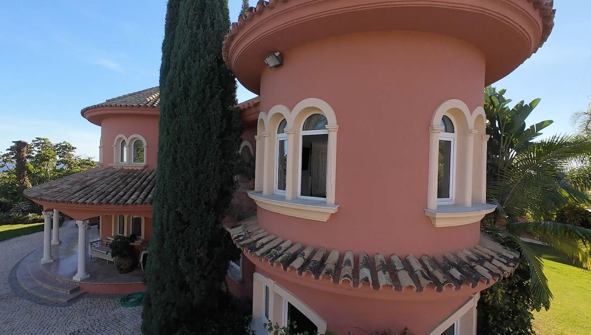 Huis te koop in El Paraiso | 8 slaapkamers H5237146