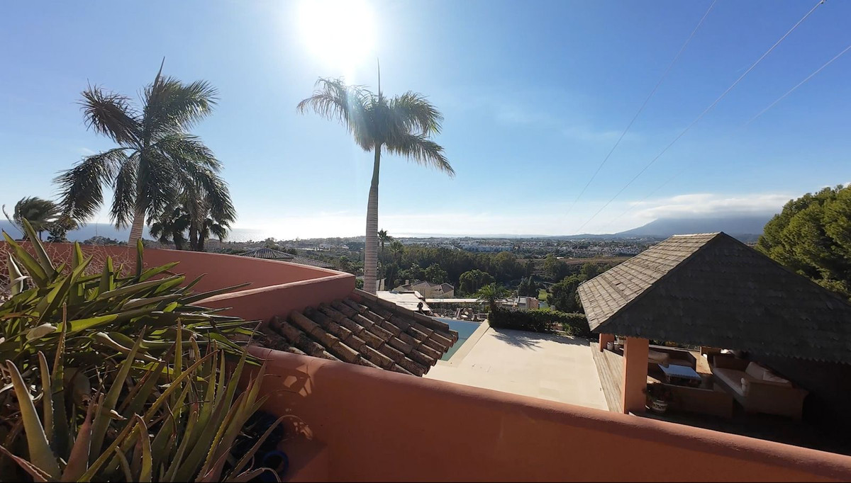 Huis te koop in El Paraiso | 8 slaapkamers H5237146