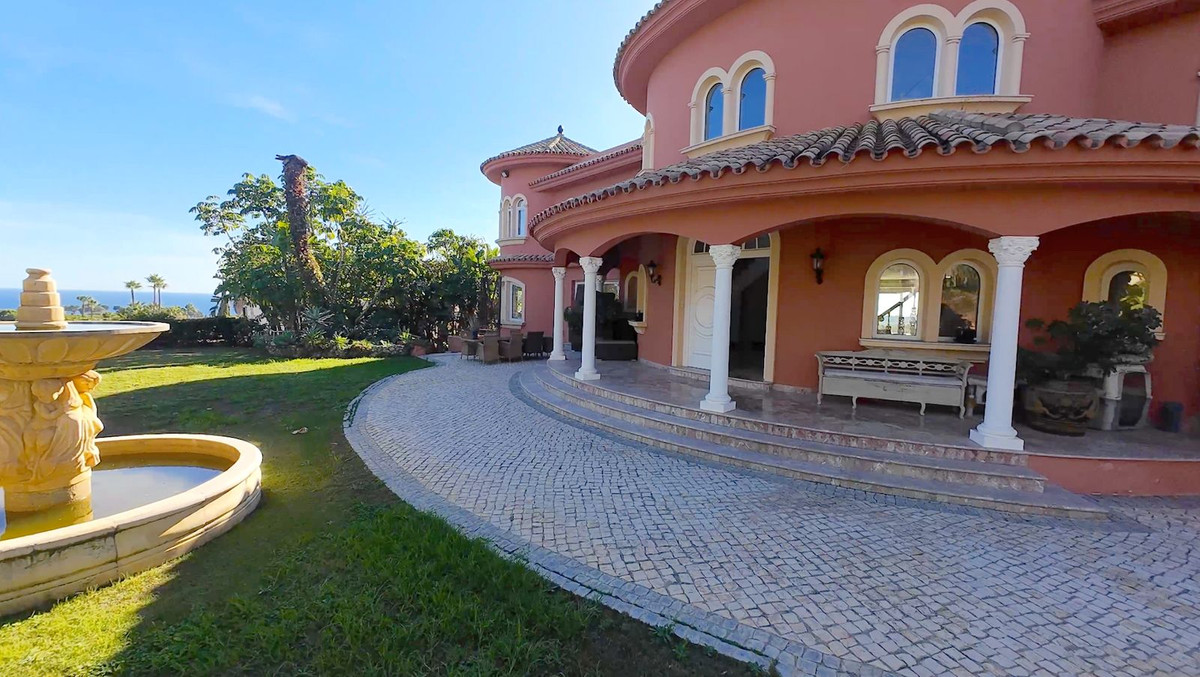 Huis te koop in El Paraiso | 8 slaapkamers H5237146