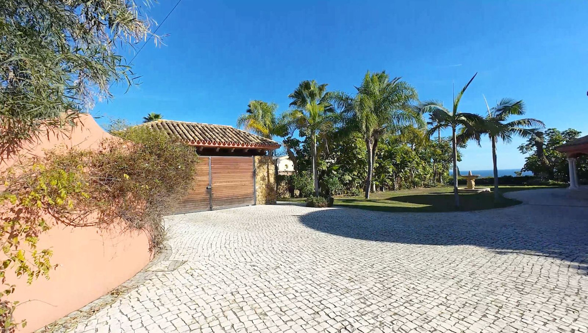Huis te koop in El Paraiso | 8 slaapkamers H5237146