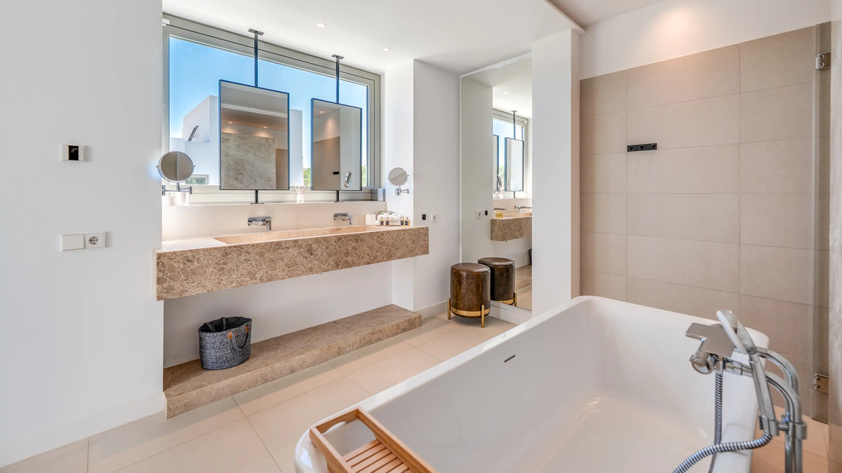 Huis te koop in El Paraiso | 5 slaapkamers H5251588