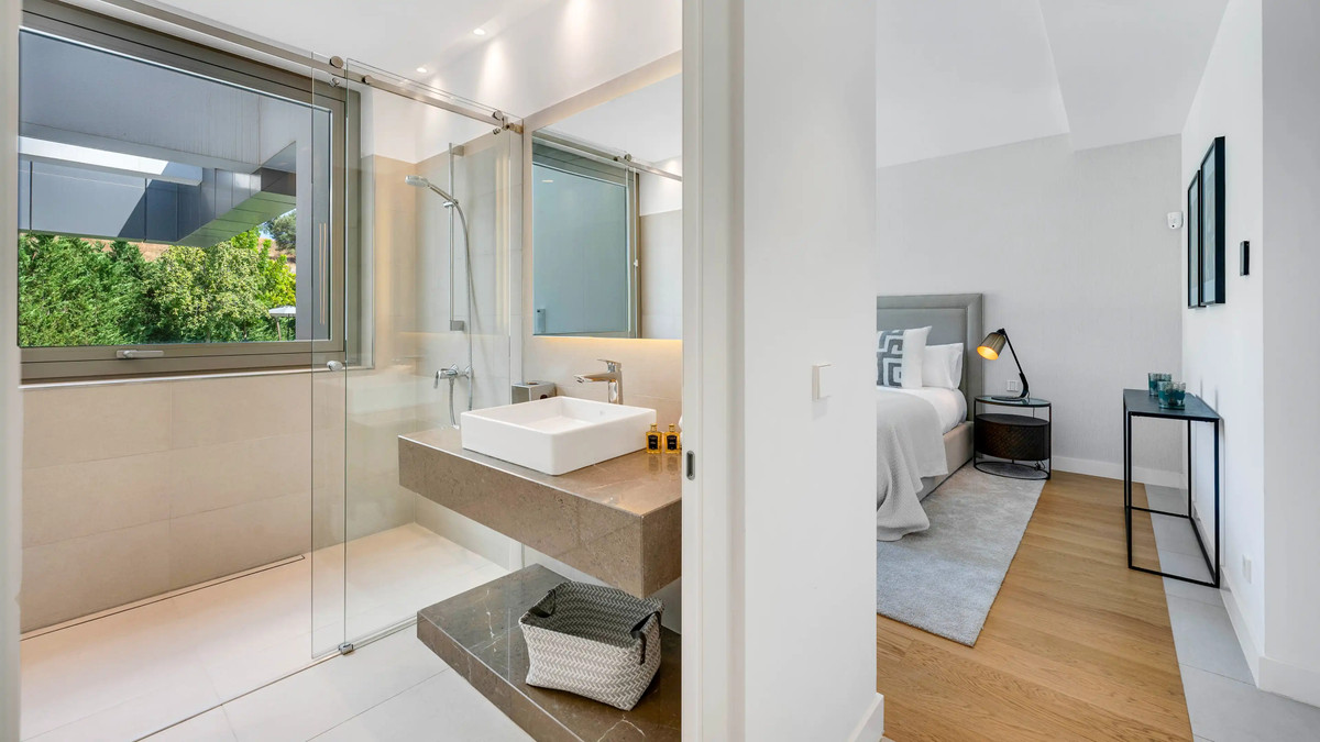 Huis te koop in El Paraiso | 5 slaapkamers H5251588