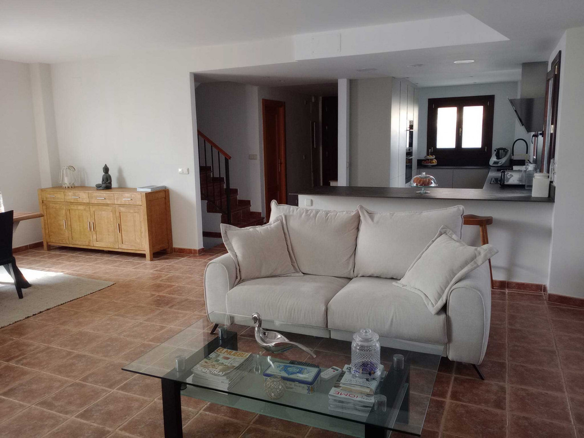 Huis te koop in El Paraiso | 3 slaapkamers H5255614
