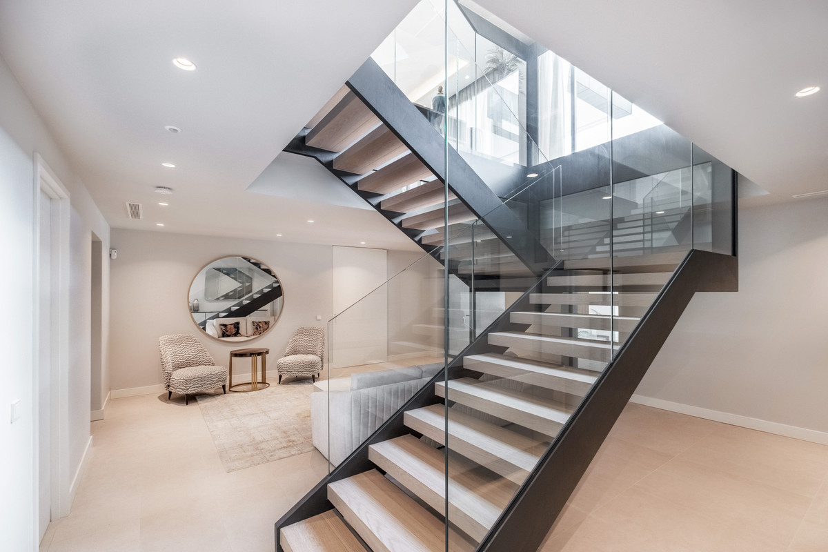 Huis te koop in El Paraiso | 6 slaapkamers H5330770