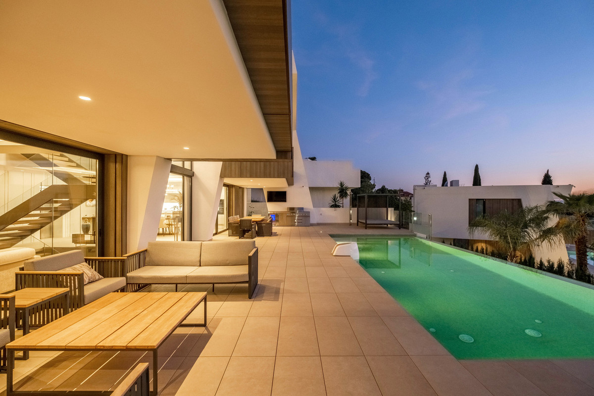 Huis te koop in El Paraiso | 6 slaapkamers H5330770