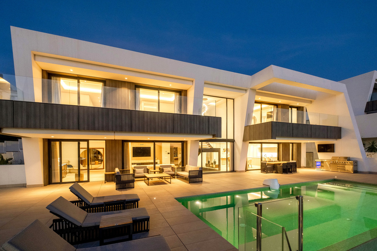 Huis te koop in El Paraiso | 6 slaapkamers H5330770