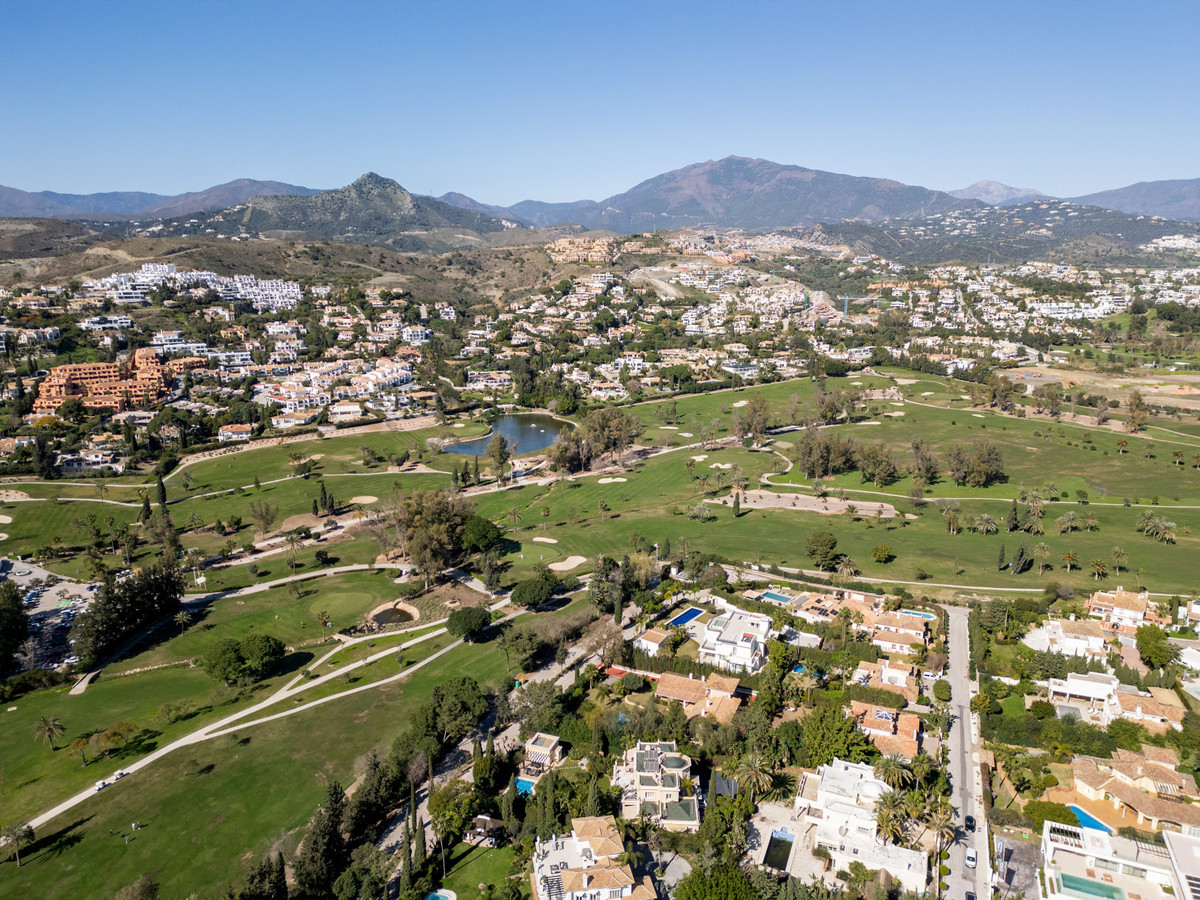 Huis te koop in El Paraiso | 6 slaapkamers H5330770