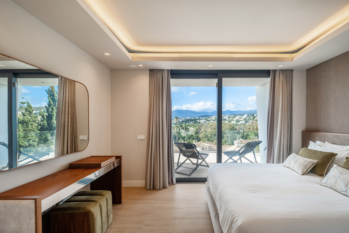 Huis te koop in El Paraiso | 6 slaapkamers H5330770