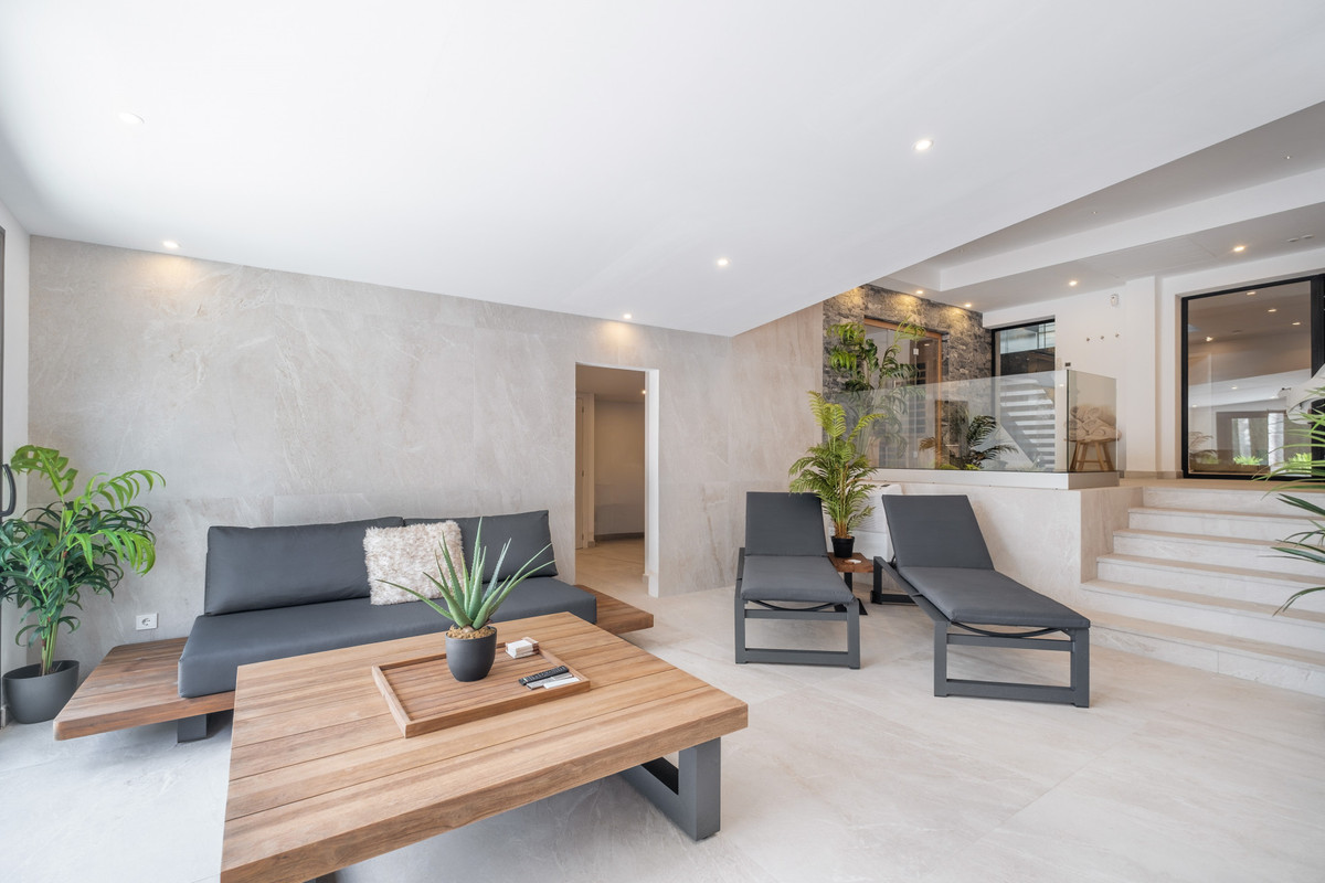 Huis te koop in El Paraiso | 6 slaapkamers H5330770