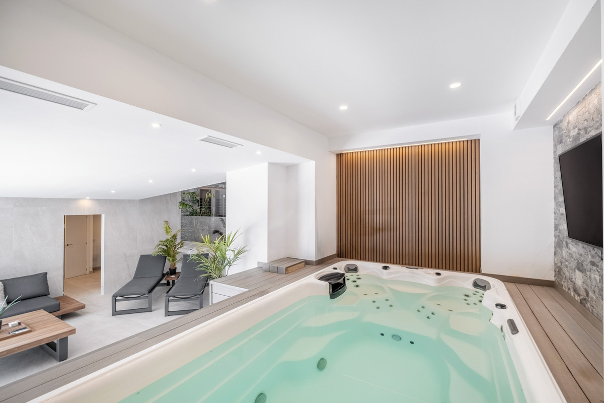 Huis te koop in El Paraiso | 6 slaapkamers H5330770