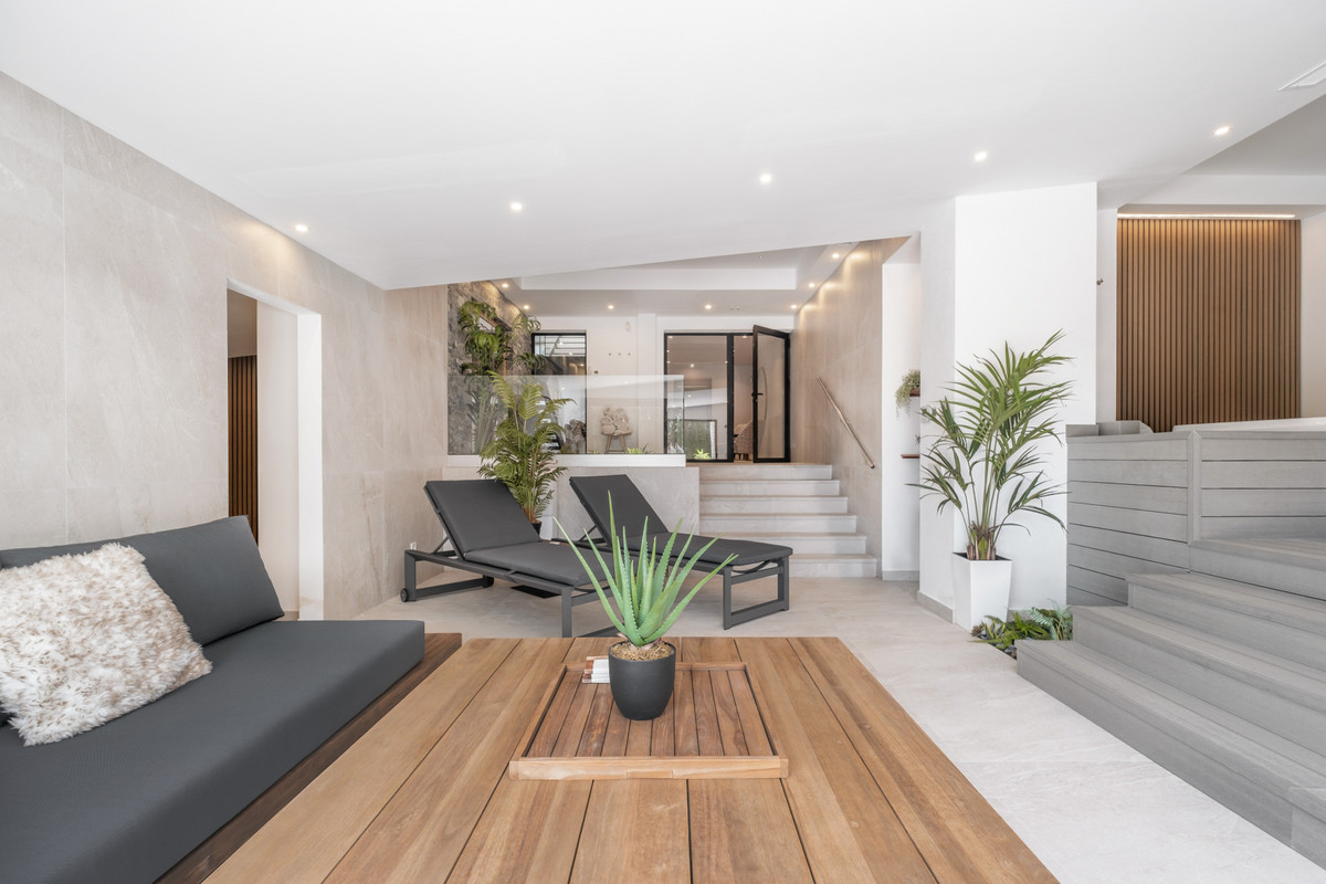 Huis te koop in El Paraiso | 6 slaapkamers H5330770