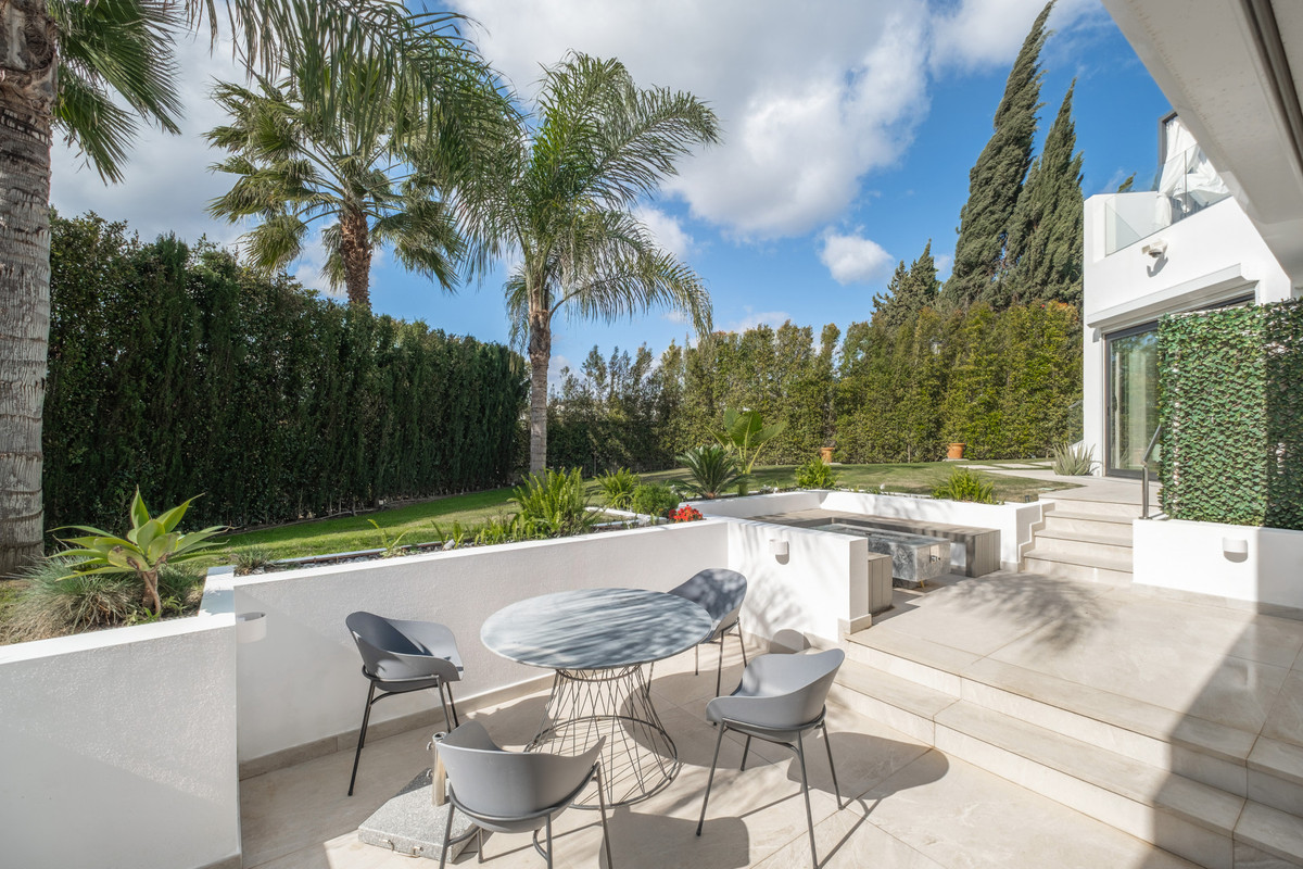 Huis te koop in El Paraiso | 6 slaapkamers H5330770