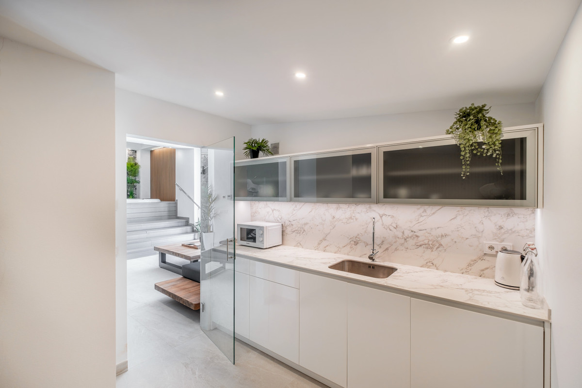 Huis te koop in El Paraiso | 6 slaapkamers H5330770