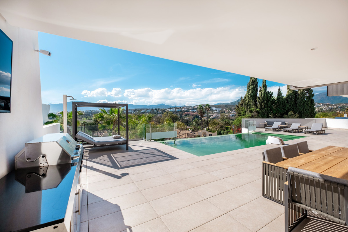 Huis te koop in El Paraiso | 6 slaapkamers H5330770