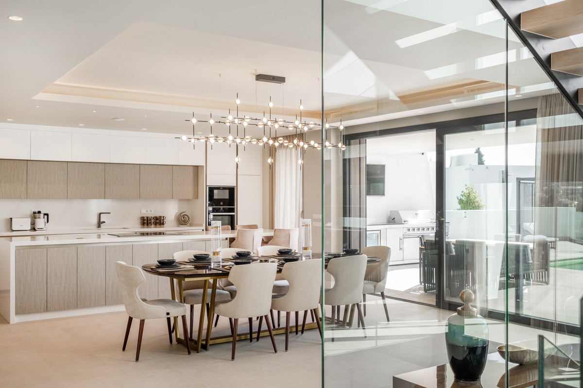 Huis te koop in El Paraiso | 6 slaapkamers H5330770