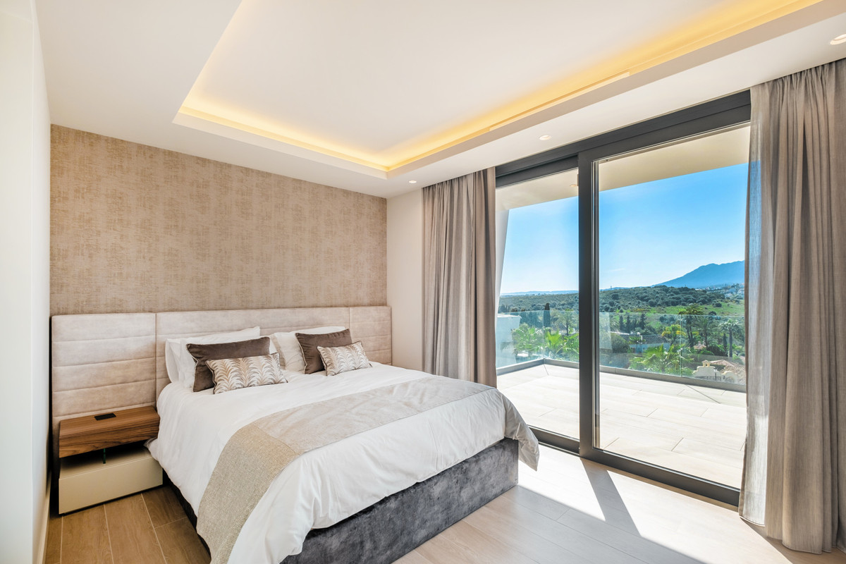 Huis te koop in El Paraiso | 6 slaapkamers H5330770