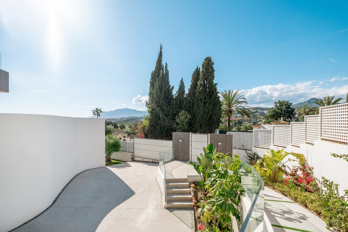 Huis te koop in El Paraiso | 6 slaapkamers H5330770