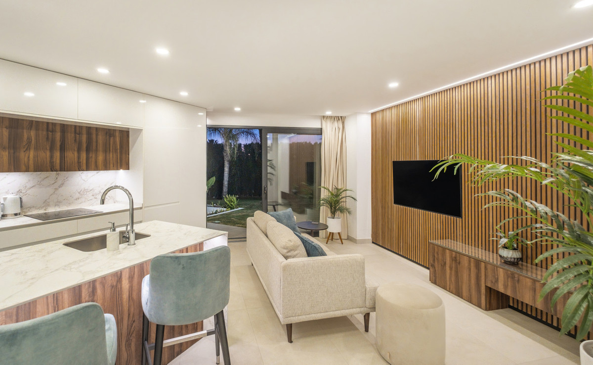 Huis te koop in El Paraiso | 6 slaapkamers H5330770