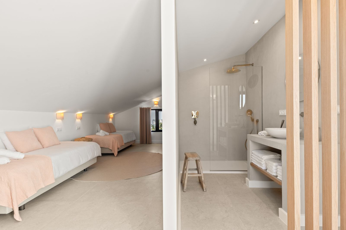 Huis te koop in El Paraiso | 4 slaapkamers H5351365