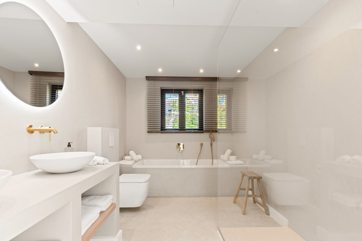 Huis te koop in El Paraiso | 4 slaapkamers H5351365