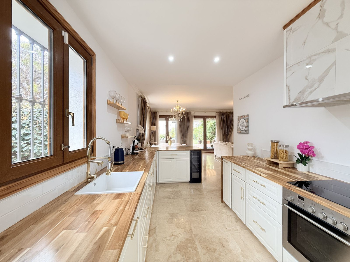 Huis te koop in El Paraiso | 4 slaapkamers H5354884