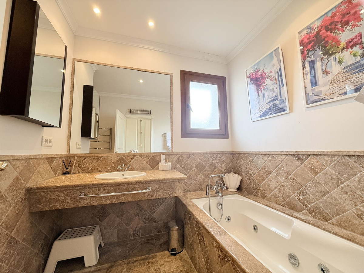 Huis te koop in El Paraiso | 4 slaapkamers H5354884